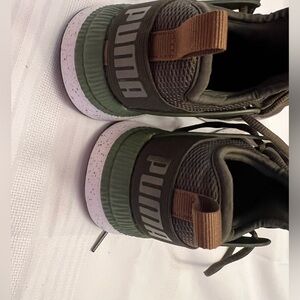 Women’s puma shoes size 8